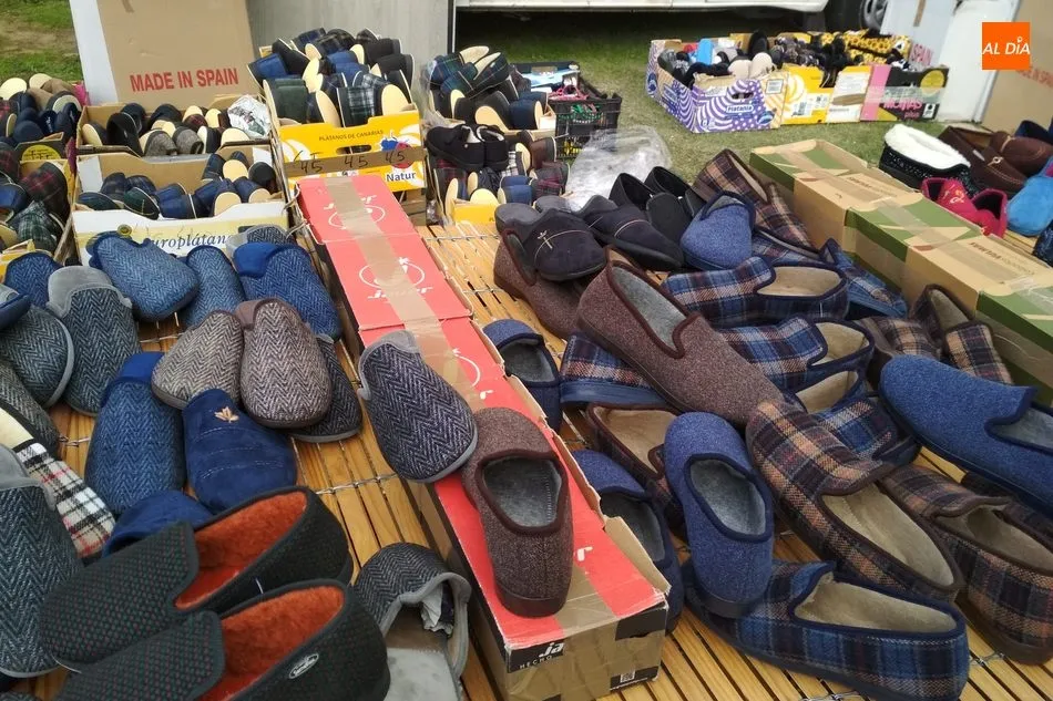 Foto 7 - La lluvia respeta al &uacute;ltimo mercadillo portugu&eacute;s de 2019 en Trabanca&nbsp;  