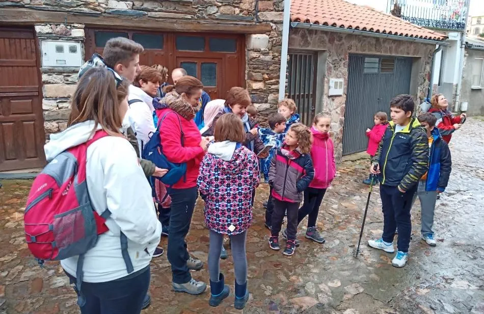 Medio centenar de personas disfruta de Monsagro de la mano de la AMPA del Colegio Miróbriga  