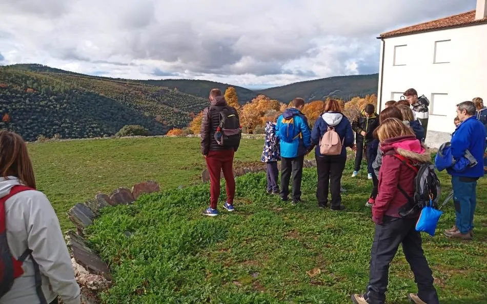 Foto 5 - Medio centenar de personas disfruta de Monsagro de la mano de la AMPA del Colegio Mir&oacute;briga  
