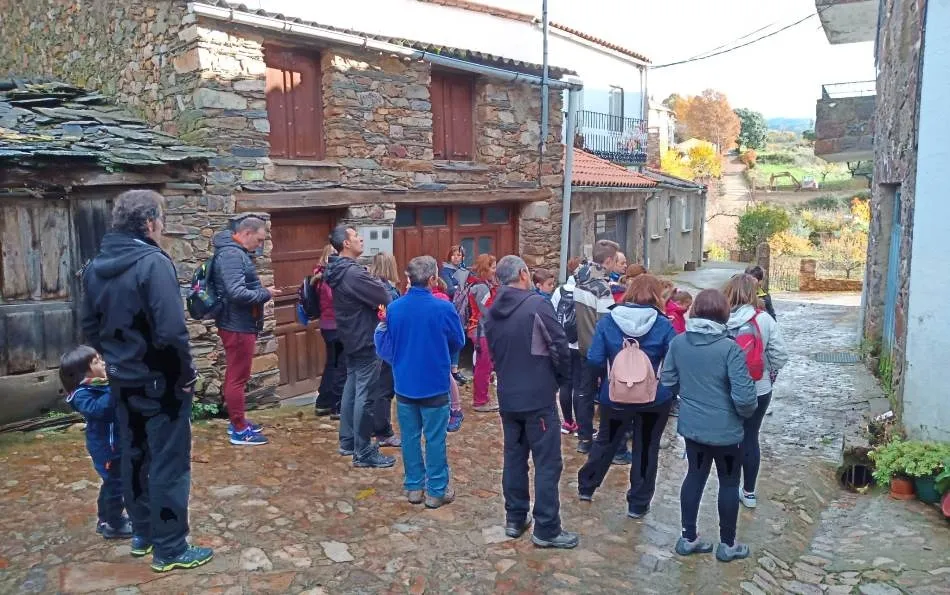 Foto 6 - Medio centenar de personas disfruta de Monsagro de la mano de la AMPA del Colegio Mir&oacute;briga  
