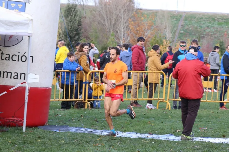Foto 2 - Javier Rom&aacute;n y Raquel Regatos ganan el Cross Popular de Carbajosa de la Sagrada