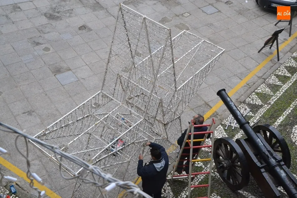 Foto 3 - Una gran estrella toma el relevo del &aacute;rbol navide&ntilde;o en la Plaza Mayor  