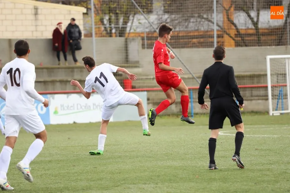 Foto 7 - Dos victorias, un empate y cinco derrotas, balance del fin de semana para el Alba de Tormes CF