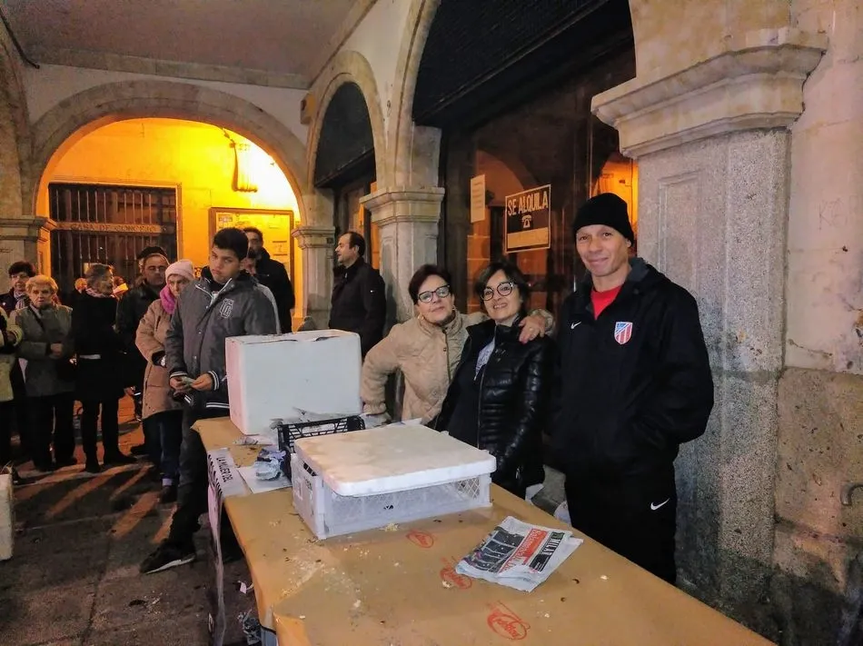 Foto 7 - Manos Unidas recauda 400 euros en la chocolatada y casta&ntilde;ada anual