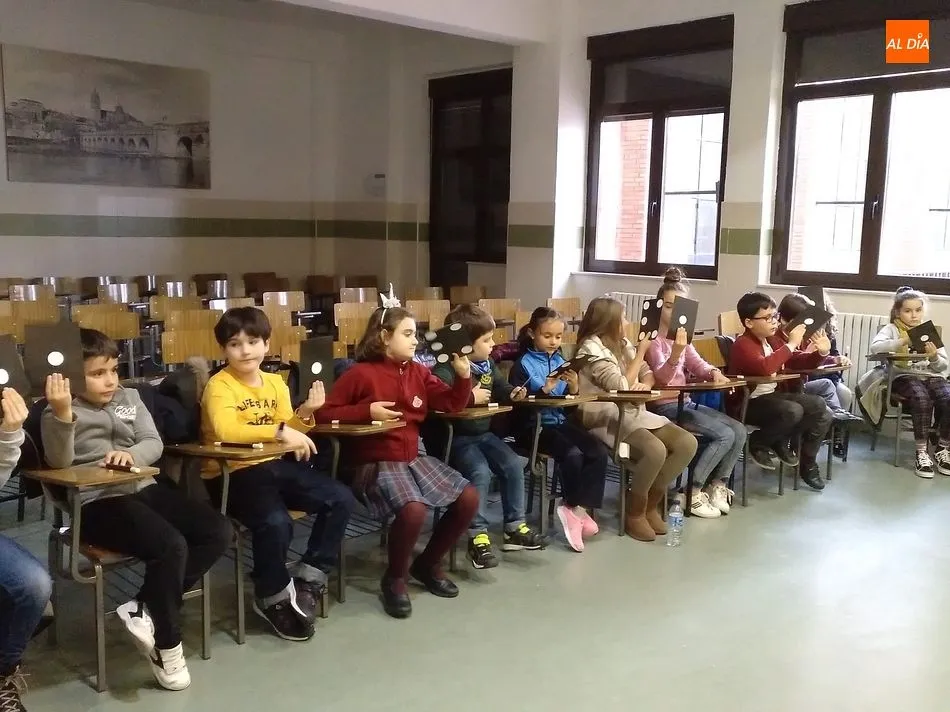 Foto 3 - Los alumnos del Colegio San Juan Bosco se sumergen en el mundo de la magia