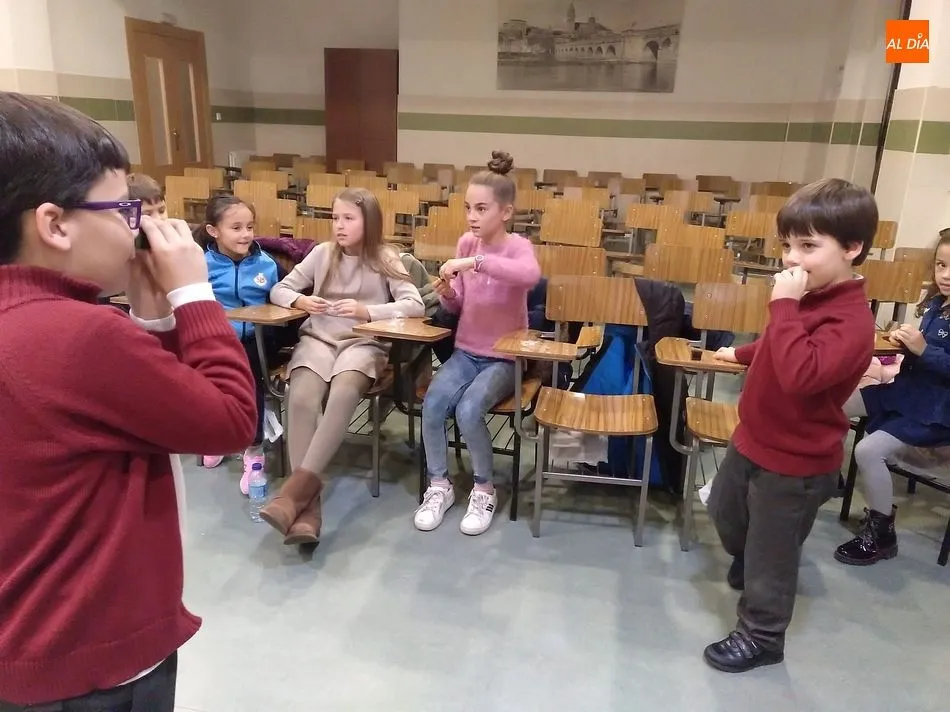 Foto 2 - Los alumnos del Colegio San Juan Bosco se sumergen en el mundo de la magia