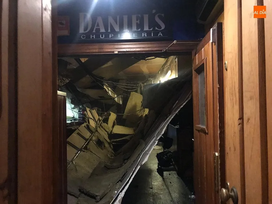 Derrumbe del techo de la Chupitería Daniels. Foto: Ángel Merino