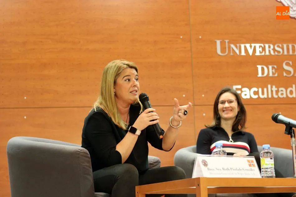 Foto 9 - Mujer y deporte, a debate en la Universidad Pontificia de Salamanca