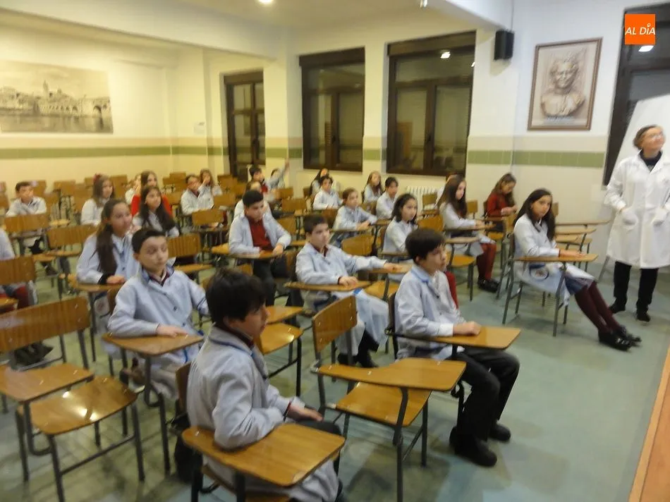 Foto 6 - Los alumnos aprenden a reciclar con el taller &lsquo;Otro final es posible&rsquo;
