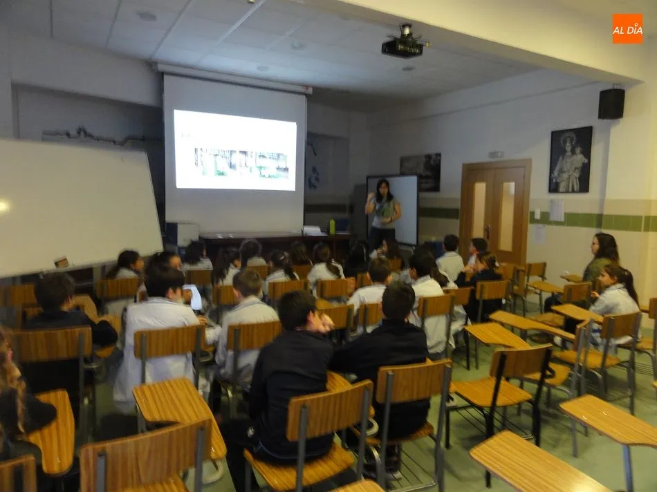 Foto 4 - Los alumnos aprenden a reciclar con el taller &lsquo;Otro final es posible&rsquo;