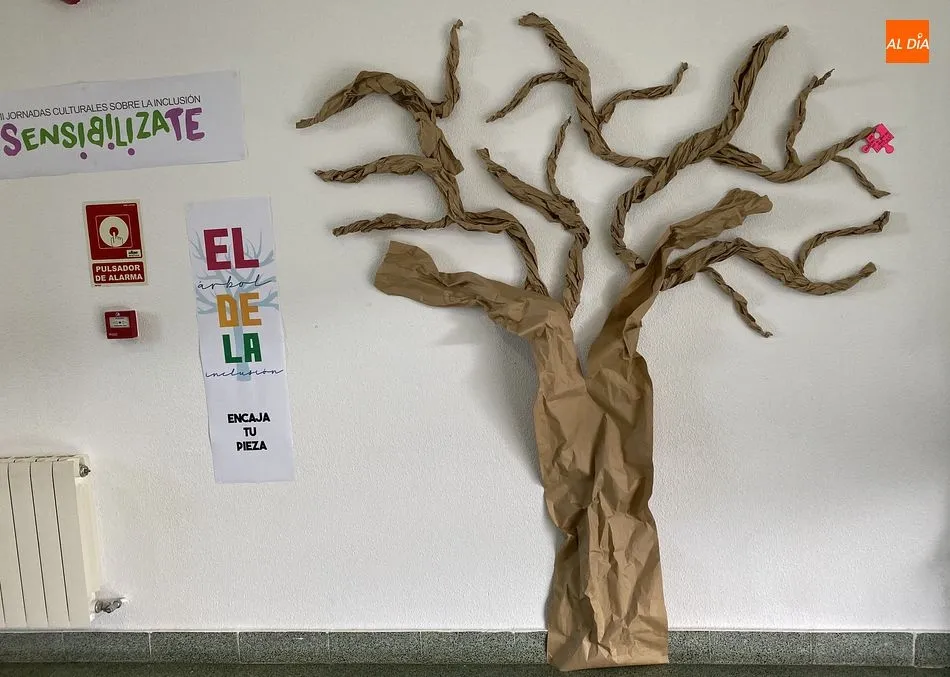 El árbol de la inclusión en el centro cultural de Guijuelo