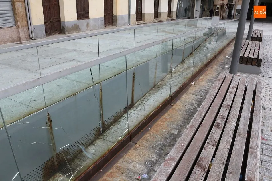 Foto 6 - Contin&uacute;an los trabajos de mejora en la Plaza Mayor