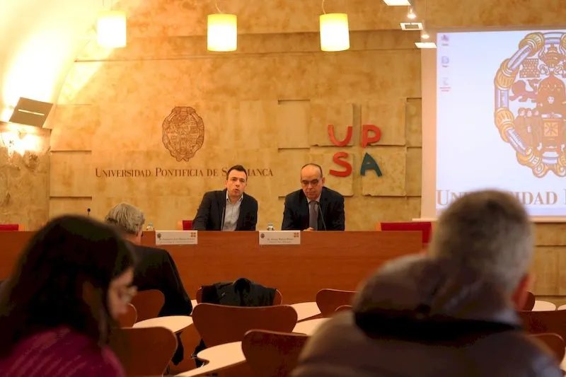 Francisco José Álvarez y Arturo Merayo durante la presentación del curso / UPSA