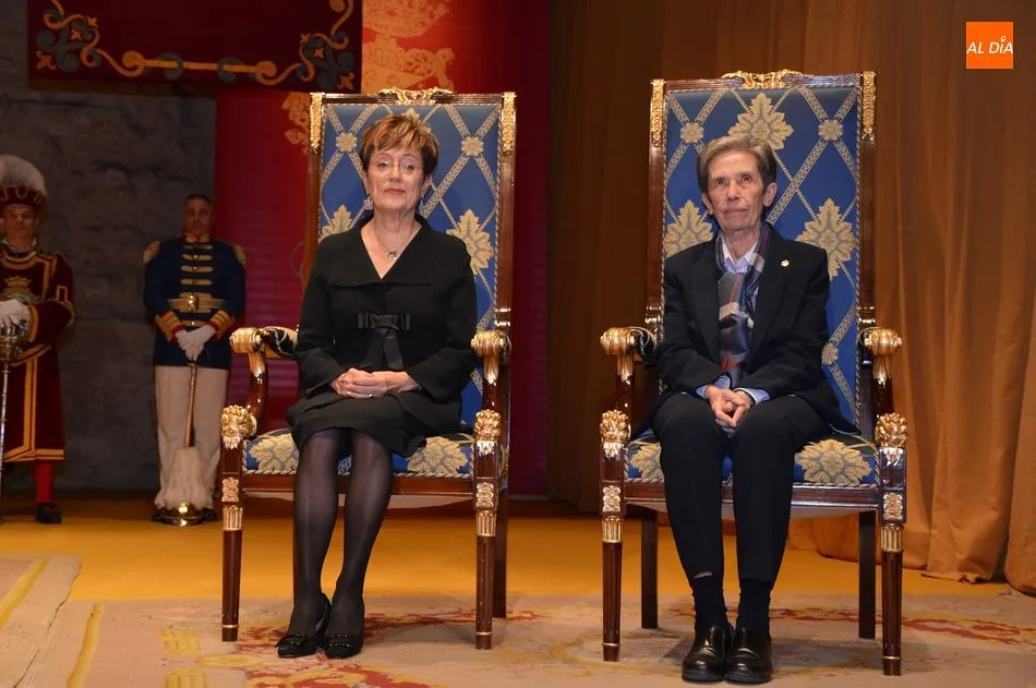 Foto 6 - C&aacute;ritas y el Centro de Estudios Salmantinos reciben la Medalla de Oro de Salamanca