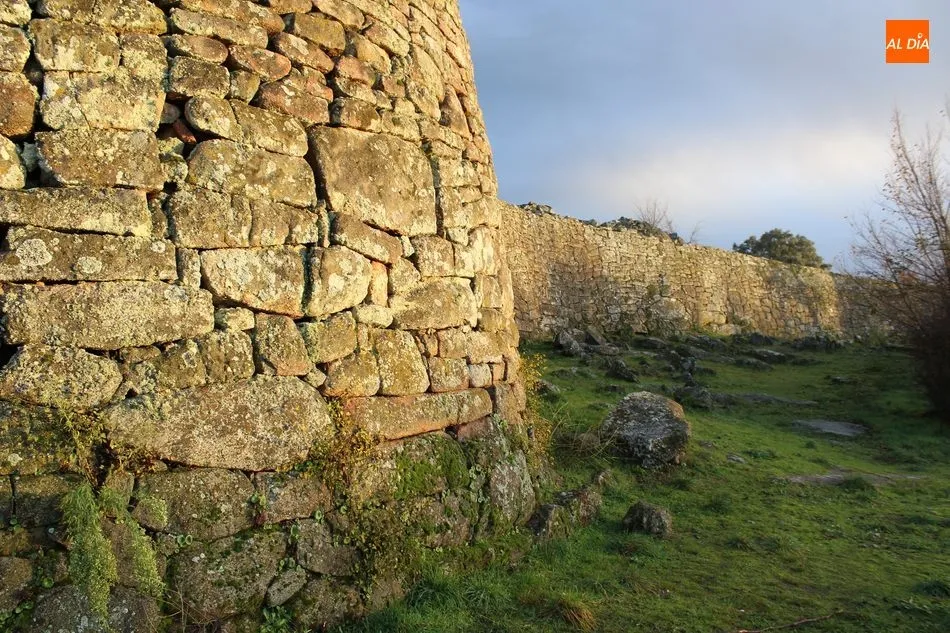 Foto 3 - Castro Vet&oacute;n de Yecla de Yeltes, el secreto de las piedras  