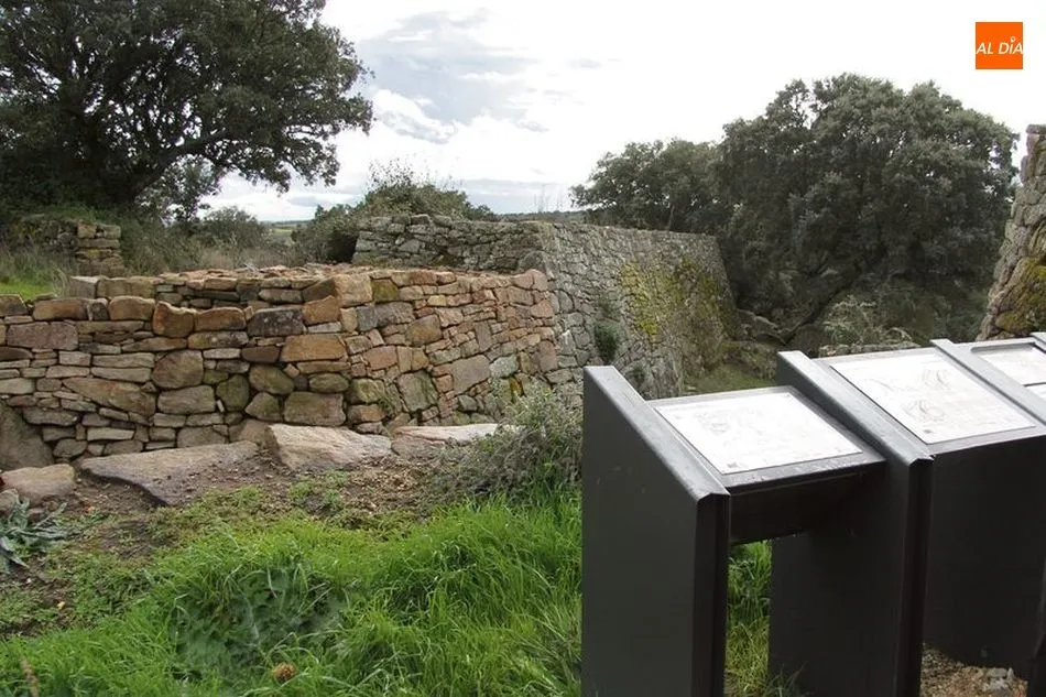 Foto 2 - Castro Vet&oacute;n de Yecla de Yeltes, el secreto de las piedras  