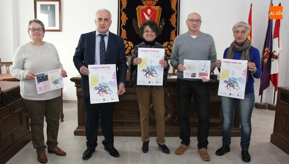 De i. a d., Marce Rodríguez, Jesús María Ortiz, Luisa de Paz, Ángel Ayuso y María del Carmen Arroyo / CORRAL