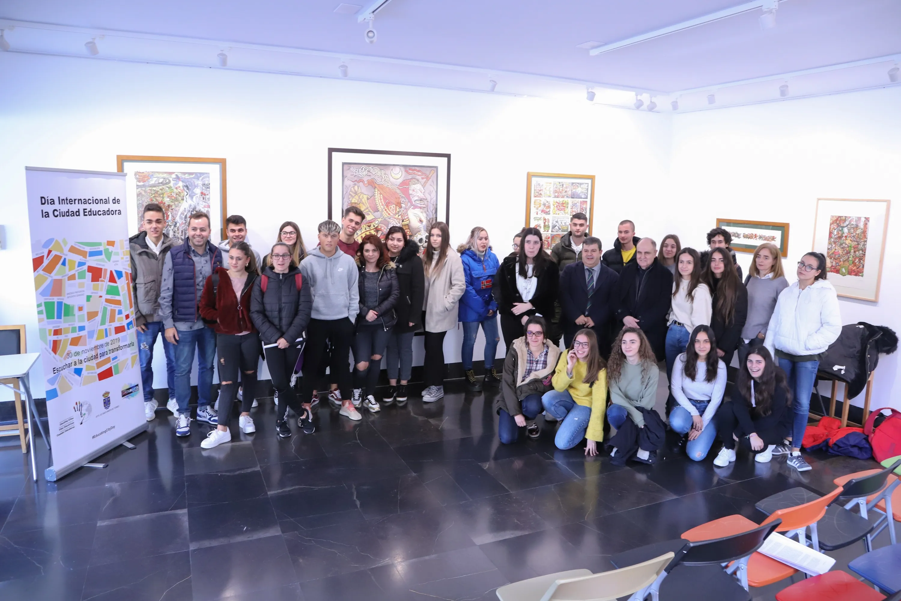 Visita del concejal de Educación, Francisco Miguel García, a los estudiantes del IES Torrente Ballester y del FP Hernández Vera