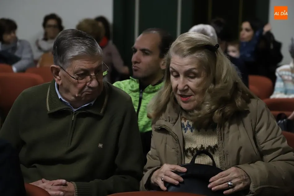 Foto 5 - El Ateneo de Salamanca aborda en una mesa redonda el dilema de comprar o alquilar una vivienda