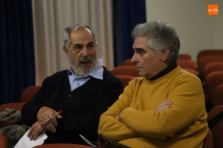 Foto 4 - El Ateneo de Salamanca aborda en una mesa redonda el dilema de comprar o alquilar una vivienda