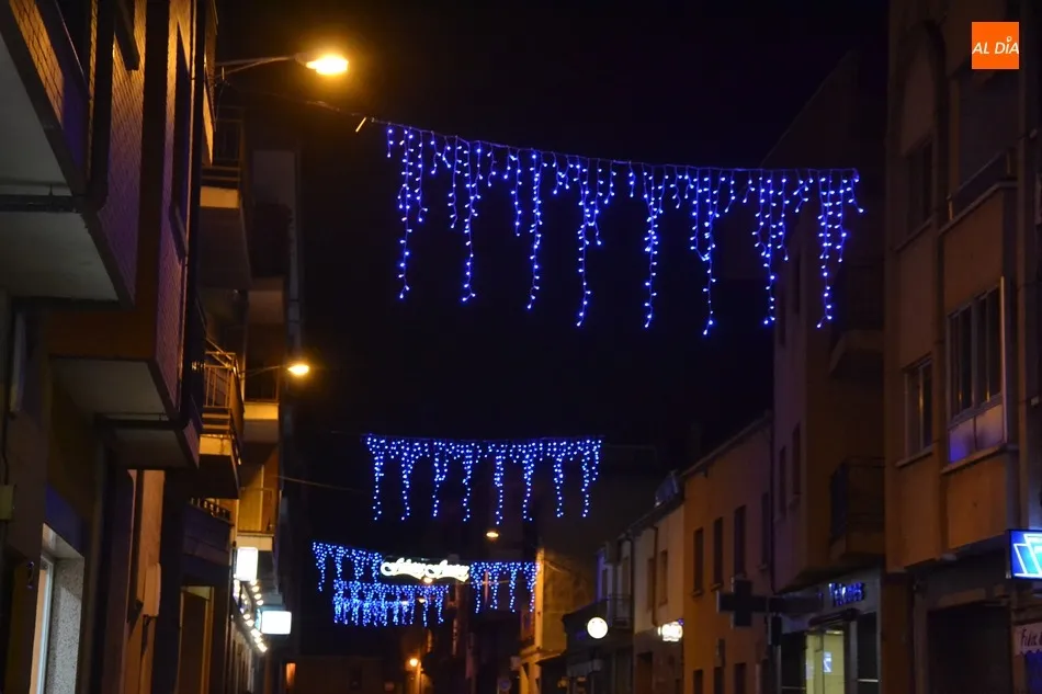 Foto 9 - Ciudad Rodrigo inaugura la Navidad 2019 con el encendido de su ampliado alumbrado  