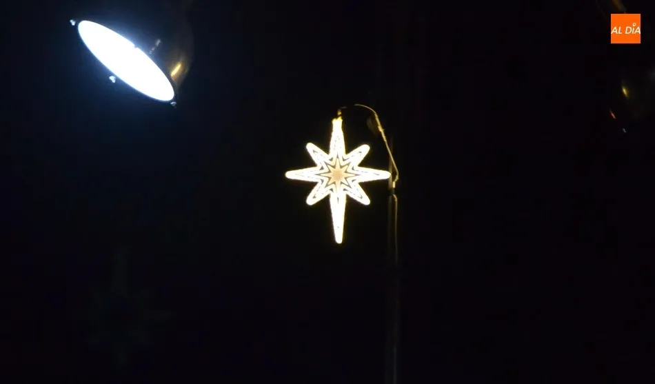 Foto 4 - Ciudad Rodrigo inaugura la Navidad 2019 con el encendido de su ampliado alumbrado  