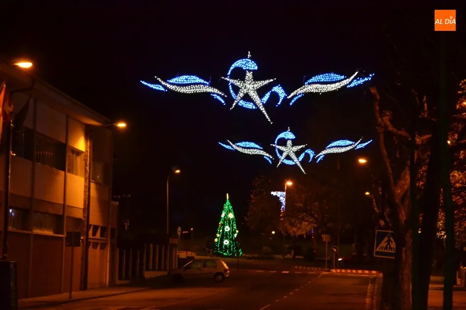 Foto 6 - Ciudad Rodrigo inaugura la Navidad 2019 con el encendido de su ampliado alumbrado  