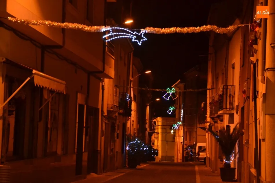 Foto 2 - Ciudad Rodrigo inaugura la Navidad 2019 con el encendido de su ampliado alumbrado  