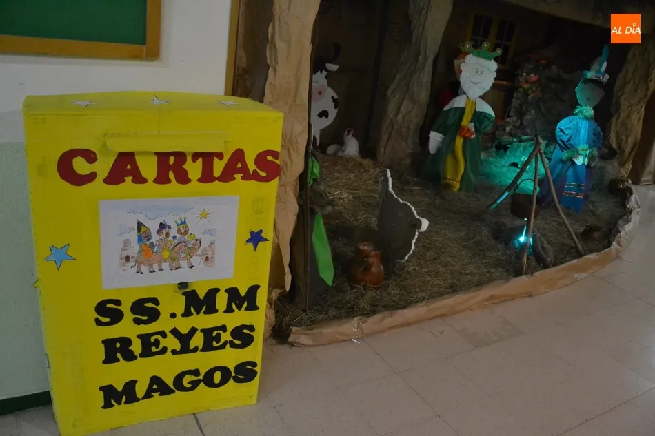 Foto 5 - Progenitores y alumnos de Religi&oacute;n del Colegio Mir&oacute;briga montan un gran bel&eacute;n  