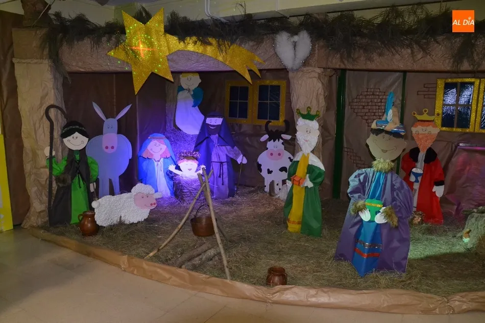 Foto 10 - Progenitores y alumnos de Religi&oacute;n del Colegio Mir&oacute;briga montan un gran bel&eacute;n  
