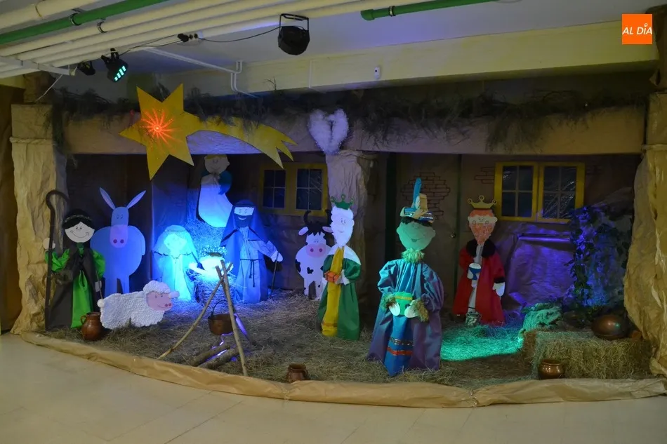 Foto 6 - Progenitores y alumnos de Religi&oacute;n del Colegio Mir&oacute;briga montan un gran bel&eacute;n  
