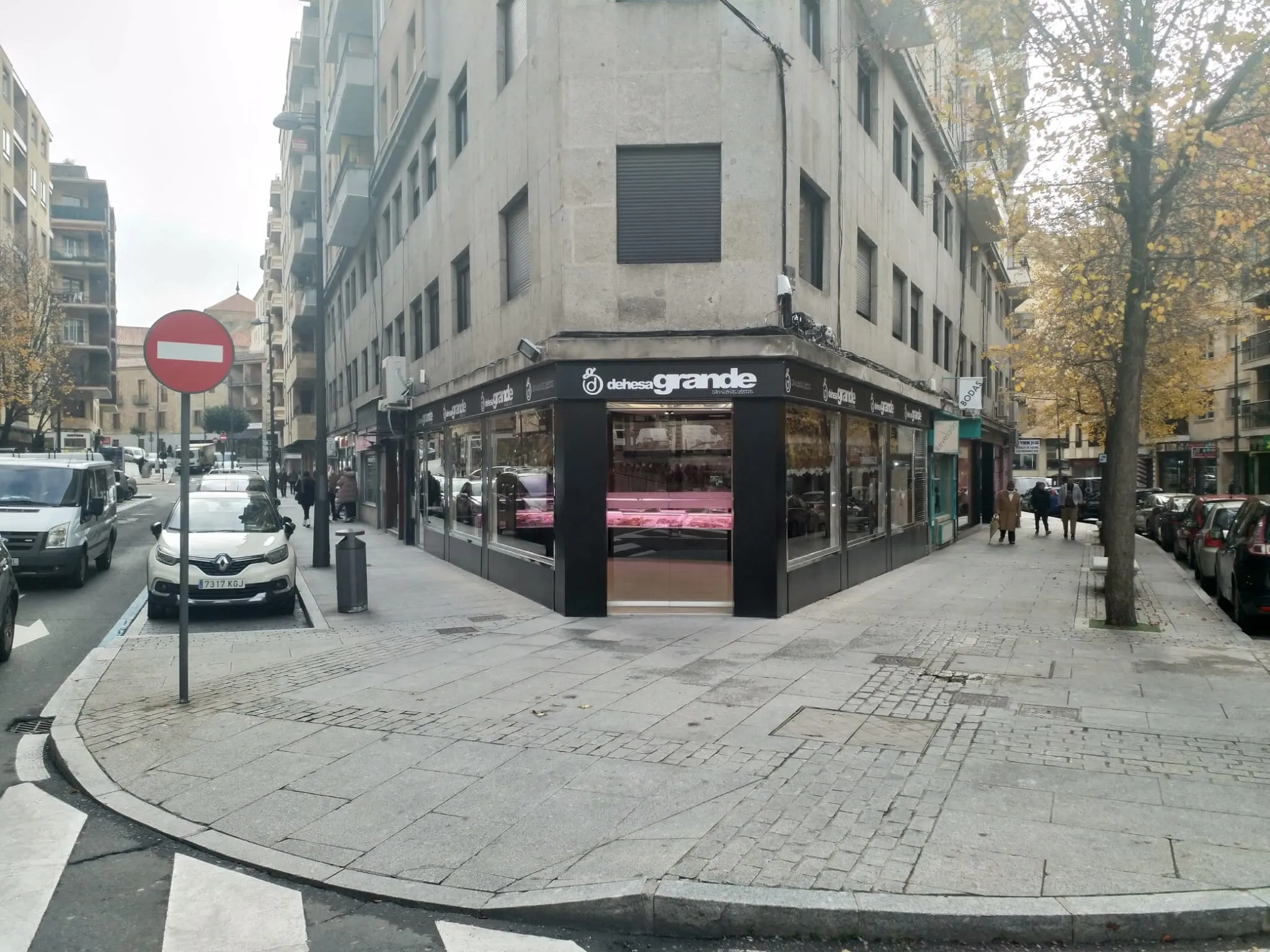 El nuevo establecimiento se encuentra en la Cuesta del Carmen, 24, y dispone de unas instalaciones con una superficie de ventas de 75 metros cuadrados