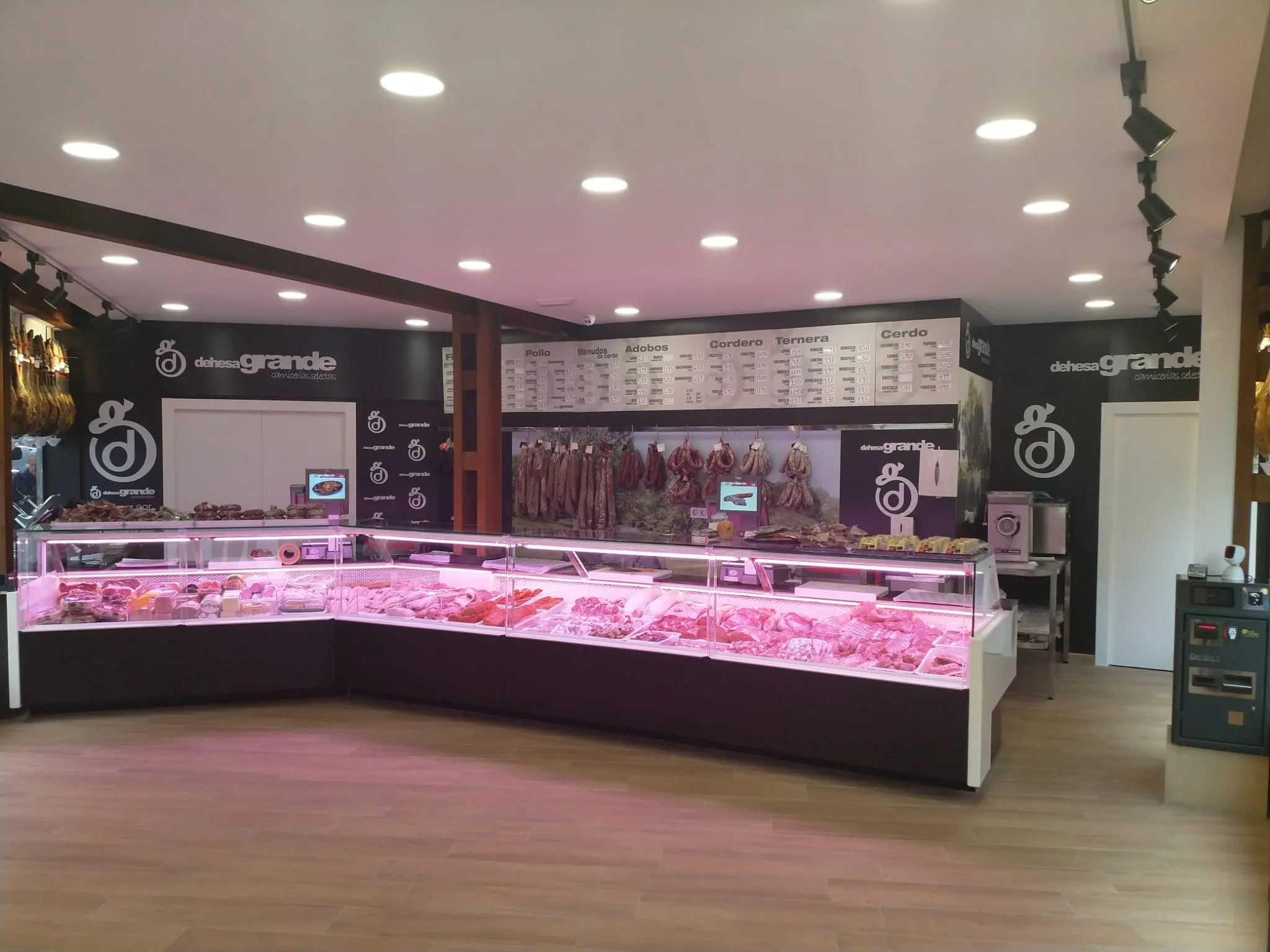 Foto 2 - Dehesa Grande finaliza 2019 con una nueva carnicer&iacute;a franquiciada en Salamanca