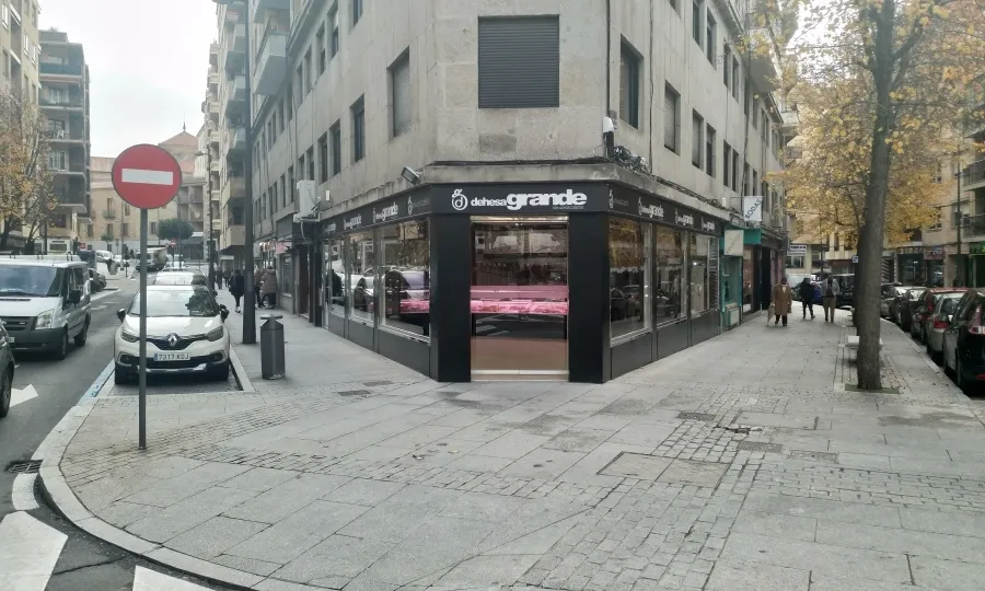 La nueva carnicería está en la Cuesta del Carmen, 24