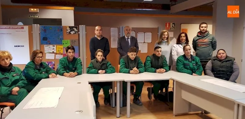 Alumnos del taller de empleo junto a Pedro Grijalba, Concepción Miguélez, José García, Mar Muñoz y Fernando Moratinos