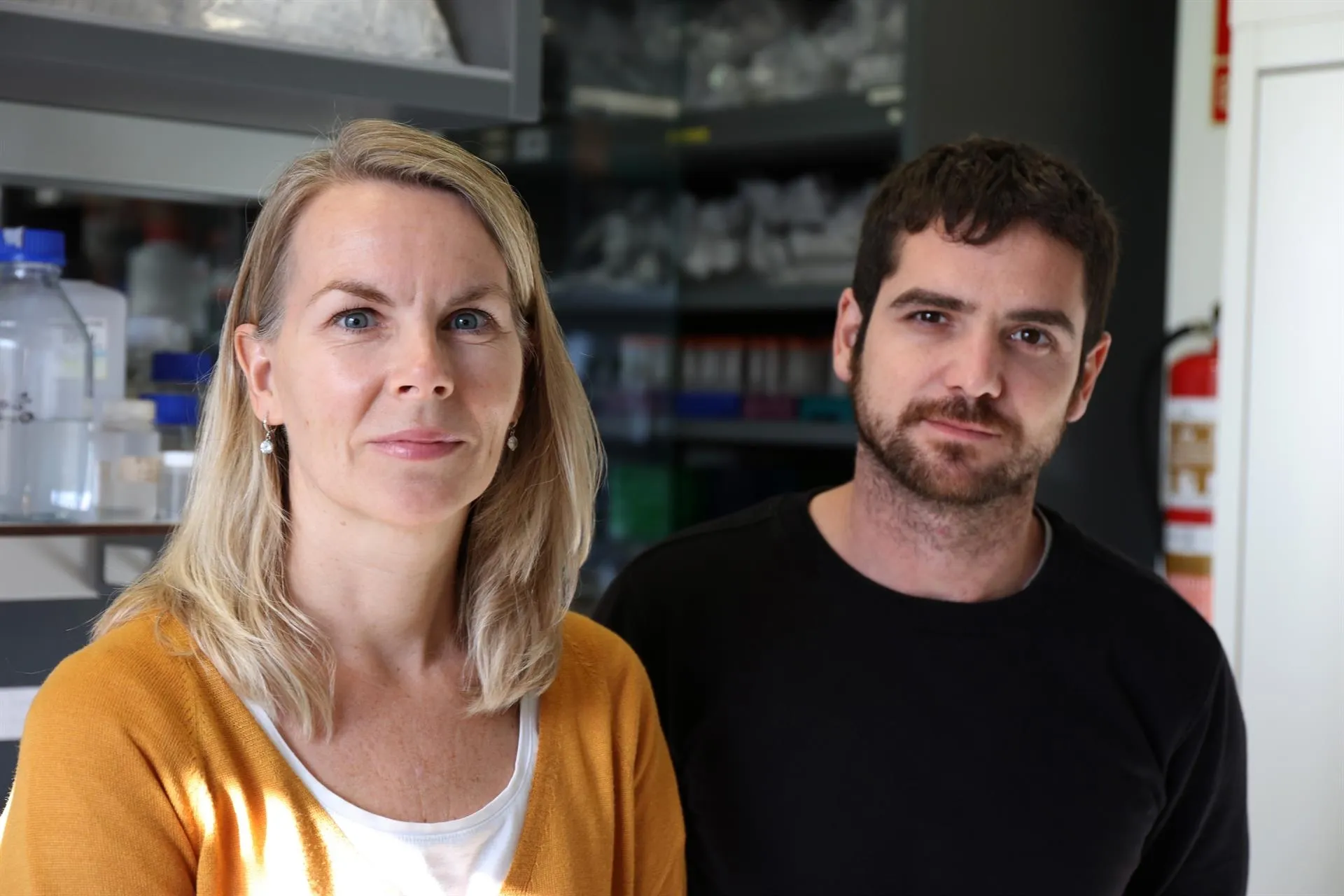 Los investigadores del HUV Veronique Smits e Ignacio Alonso / Europa Press