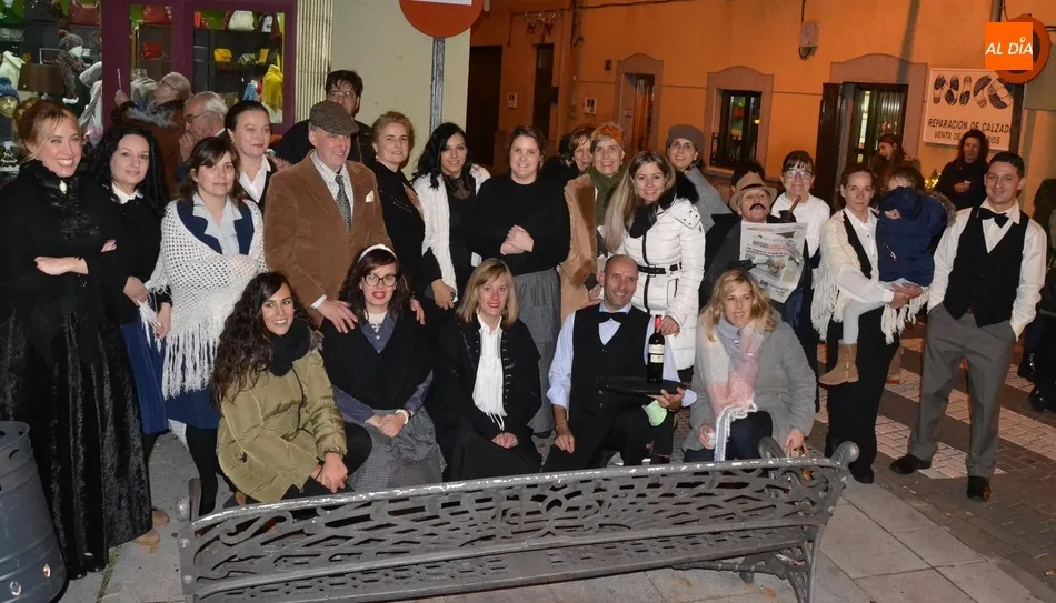 Los comercios decoran las calles apostando por conceptos como los años 40 o la ruta de los Reyes...