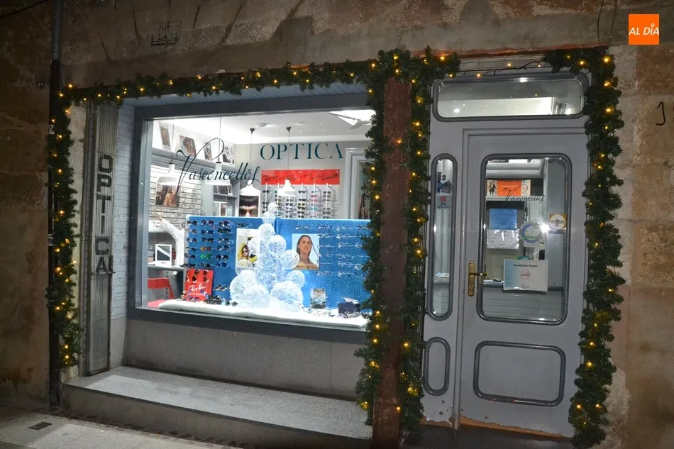Foto 10 - Los comercios decoran las calles apostando por conceptos como los a&ntilde;os 40 o la ruta de los Reyes...