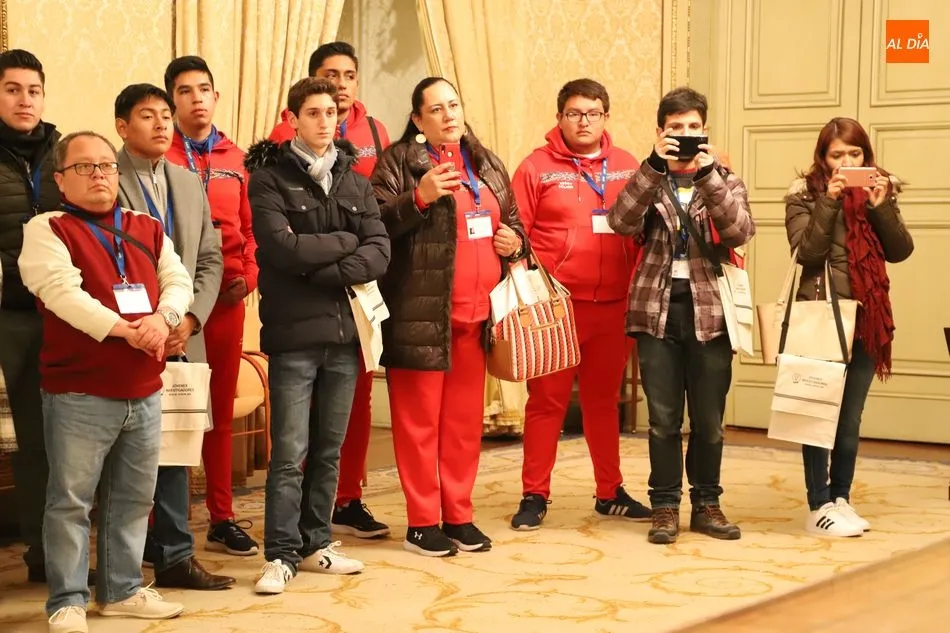 Foto 6 - Recepci&oacute;n en el Ayuntamiento a los participantes en el 35 Encuentro de J&oacute;venes Investigadores del ...