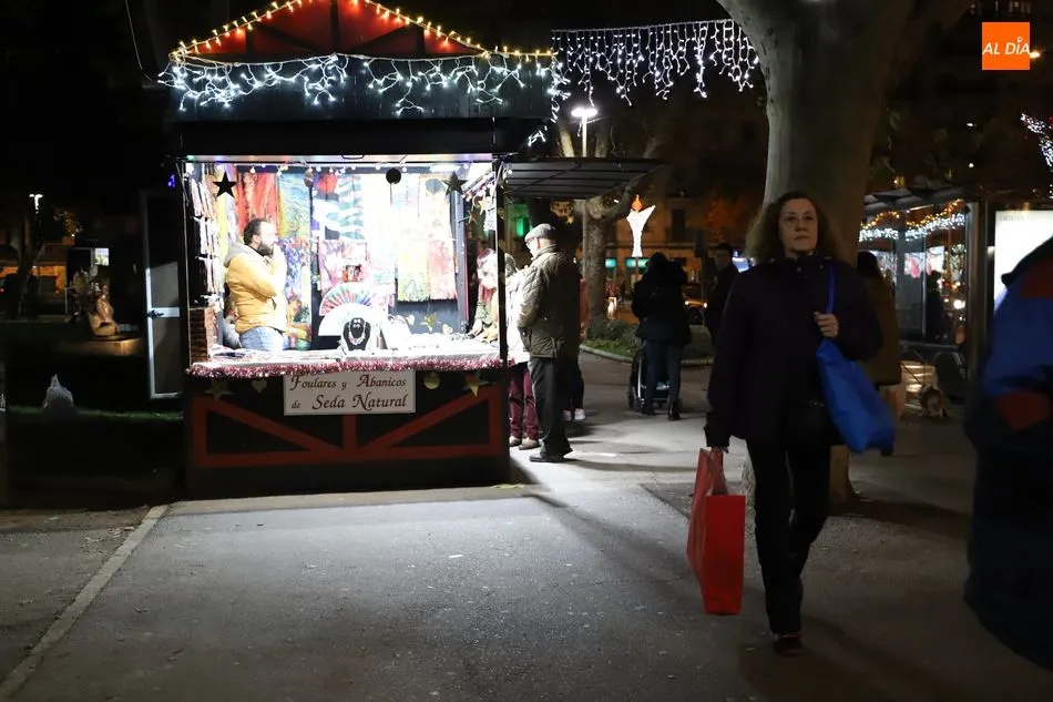 Foto 3 - El II Mercado de Navidad abre sus puertas en el Parque de la Alamedilla
