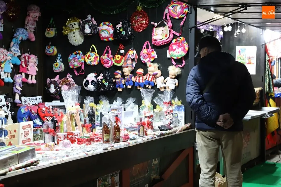 Foto 2 - El II Mercado de Navidad abre sus puertas en el Parque de la Alamedilla