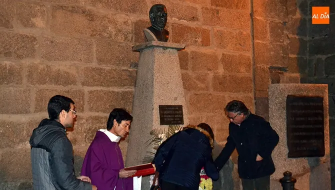 La Hermandad de Cofradías homenajeaba al sacerdote Agustín Martínez Soler en el aniversario de su muerte