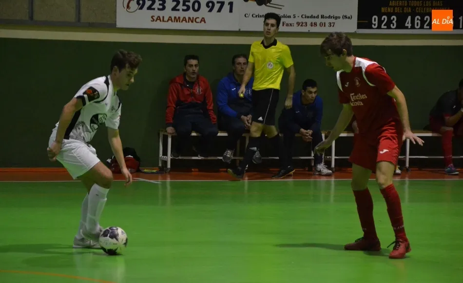 Foto 6 -   El III Senior resuelve por la v&iacute;a r&aacute;pida la reanudaci&oacute;n del partido interrumpido por una...