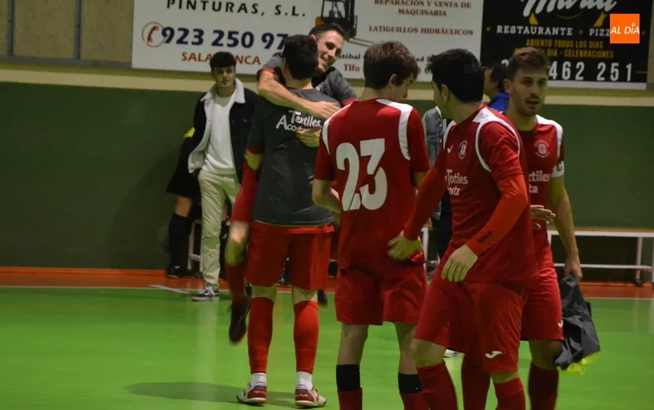 Foto 4 -   El III Senior resuelve por la v&iacute;a r&aacute;pida la reanudaci&oacute;n del partido interrumpido por una...