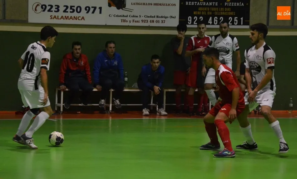 Foto 3 -   El III Senior resuelve por la v&iacute;a r&aacute;pida la reanudaci&oacute;n del partido interrumpido por una...