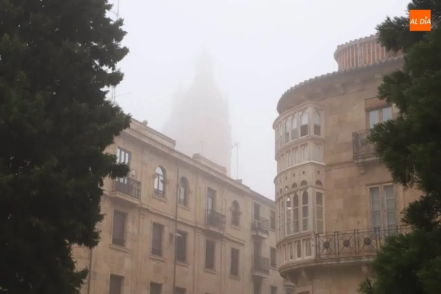 Foto 2 - La niebla se apunta al puente de la Constituci&oacute;n en Salamanca