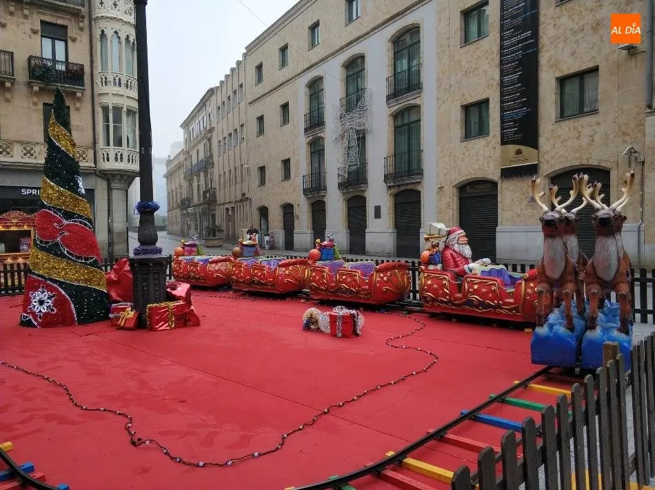 Foto 2 - La Navidad tambi&eacute;n llega a la plaza del Liceo con su carrusel de renos y Pap&aacute; Noel