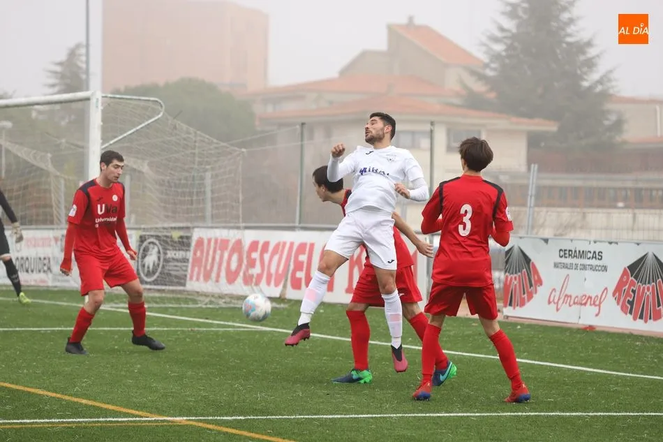 Foto 11 - El Ribert se coloca segundo moment&aacute;neamente tras derrotar al Universidad de Valladolid (3-0)