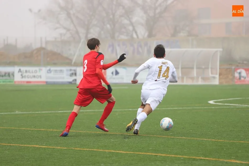 Foto 4 - El Ribert se coloca segundo moment&aacute;neamente tras derrotar al Universidad de Valladolid (3-0)