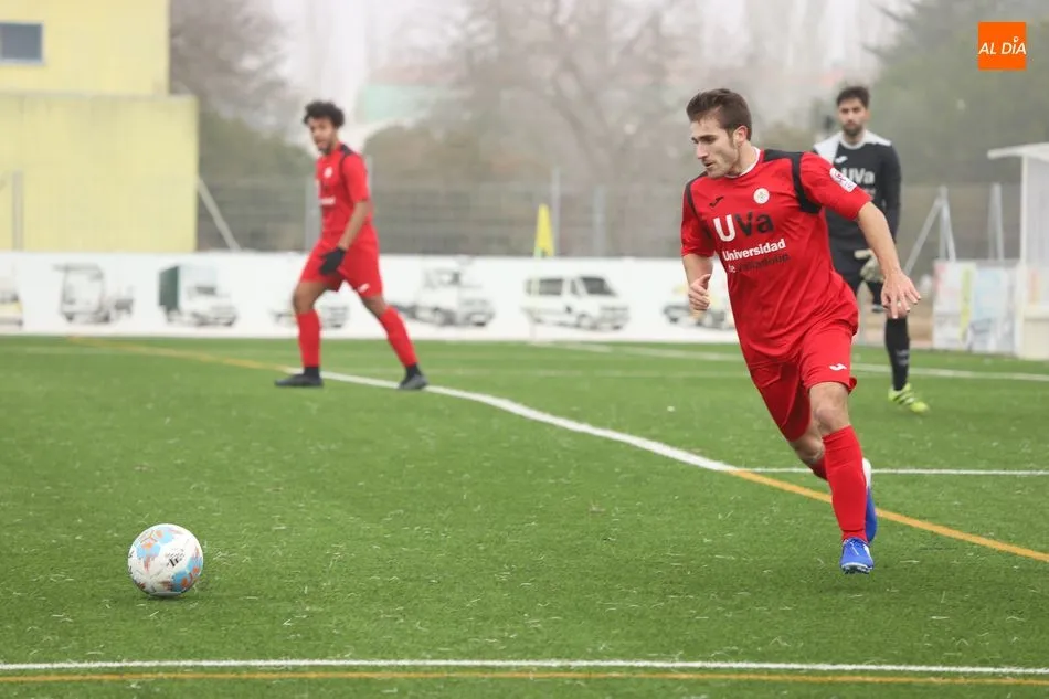 Foto 3 - El Ribert se coloca segundo moment&aacute;neamente tras derrotar al Universidad de Valladolid (3-0)